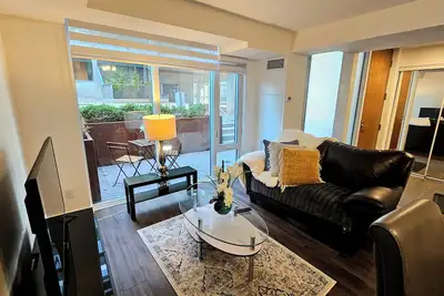 Image de Modern Yorkdale Condo 2br/Den -Yorkdale Mall Vibrant Toronto