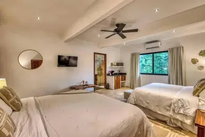 Image de Deluxe One-Bedroom Apartment with Garden View