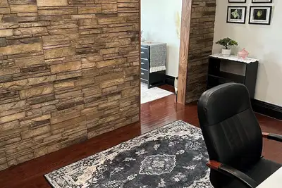 Image de Charming 1870's Ridenour Building located in Historic Downtown Bedford