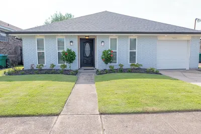 Image de Beautiful 4 bed 2 bath Home\nFully Furnished