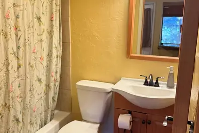 Image de Quiet and Woodsy One Bedroom Suite, steps from downtown Flagstaff