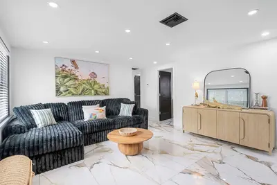 Image de Modern Luxury Oasis Pool, Basketball & Hot Tub