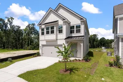 Image de New 4br Home • Modern Kitchen • West Ashley