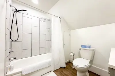 Image de New-Queen Beds-Mins to Elliot-Catholic Medical-Mht