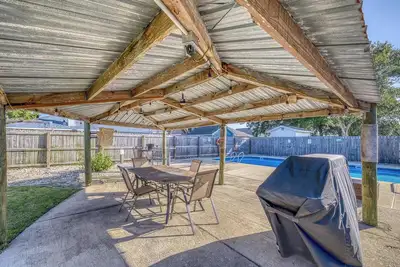 Image de Your Perdido Paradise. Relaxing pool, three bedrooom two bathroom house with den