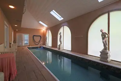Image de Castle Rise Retreat | Indoor Pool + Putting Green