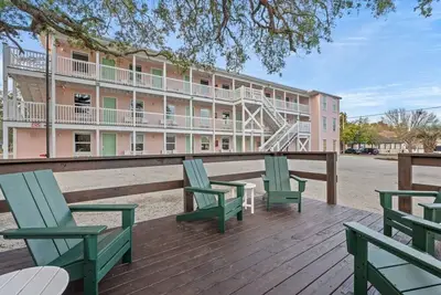 Bright & Cozy 1br | Pets Welcome Here