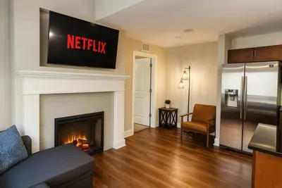 Image de Modern Dwntwn Suite | Rock Hall · Casino · Stadium