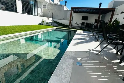 Image de Spacious Family Home with Pool in Exclusive Gated Community – Canajurê