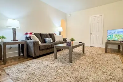 Image de New - Mins to Uvm - Uvmhc - Downtown - Queen Bed