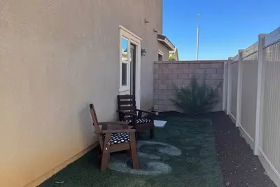 Image de Charming 1-bedroom villa in Hemet with Ac attached to main home casita.