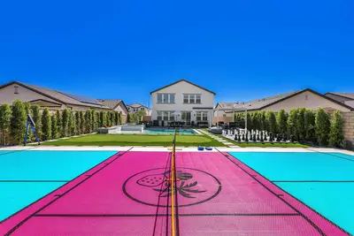 Image de Villa Novello: Modern 4br with Heated Pool, Spa and Pickleball-Winter Special!