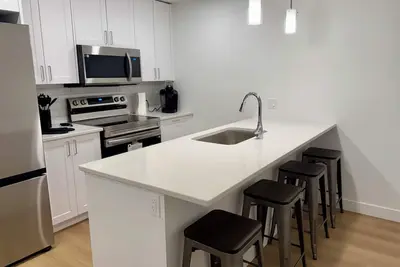 Image de Enjoy southern Vancouver island from your Royal Bay retreat!