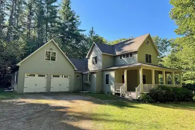 Image de Relax in this 3 bedroom Otis retreat in the woods!