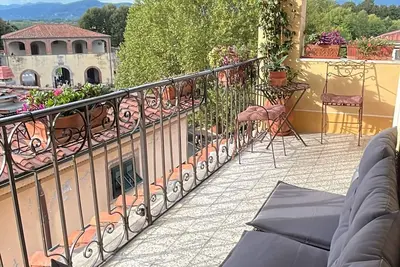 Image de Casa Luisa, panoramic penthouse with private terrace, view Towers and walls of Lucca