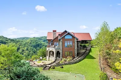 Image de 5 Acre Luxury Cabin - Sleeps 26 -Two Cabins - Minutes to Pigeon Forge-View