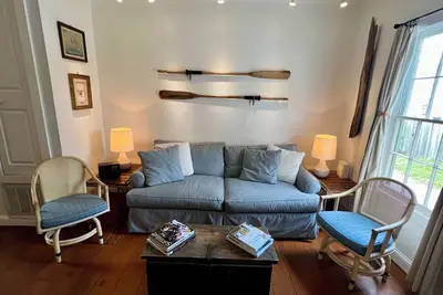 Image de Mariner’s Cottage - 2bd, 1 Ba - in Historic District w Private Parking
