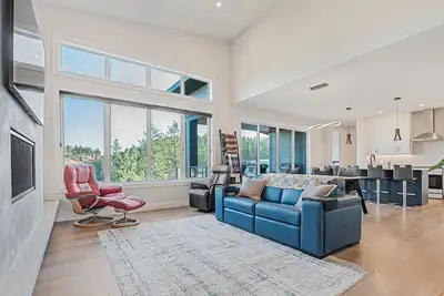 Image de Luxurious 4-Bedroom Retreat with Views in McKinley Beach