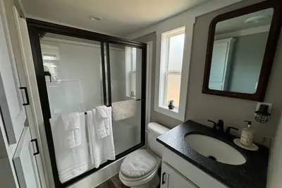 Image de Among the Laurels - New Tiny Home by The Caverns