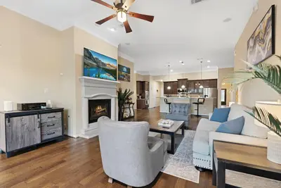 Image de Cozy - Spacious - Home Office - Game room - Home theatre - Ever green turf - 4Br