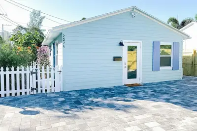 Image de Light and Bright 1 Bed 1 Bath Cottage in Downtown Delray Beach