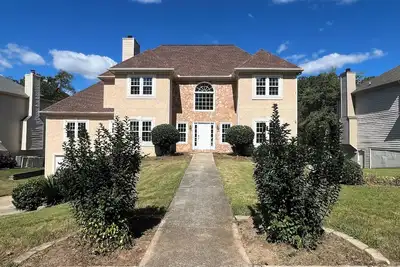 Image de Family-Friendly 6-Bedroom Lakefront Retreat with Hot Tub & Game Room