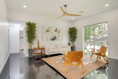 Image de 4 Mi to Equestrian Center! Modern Ocala Home