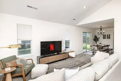 Image de Near Mizzou & Univ Hosp • Firepit • Bbq • Games