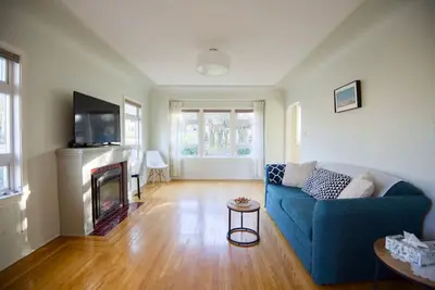 Image de Entire Main House Near Skytrain