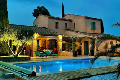 Image de Loue Villa pour huit personnes avec piscine et vue sur Saint-Tropez