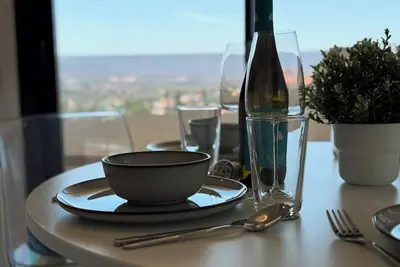 Image de Luxueux appartement de 2 chambres à Arenals del Sol avec piscine et vue sur la mer