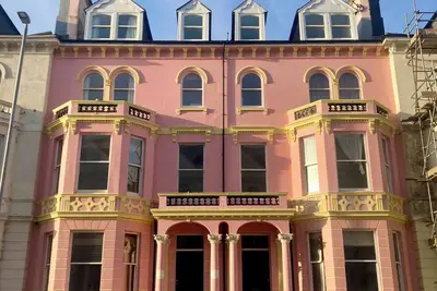 Image de Giant Seafront Palace, Town, Walled Garden, Super King Bedroom Suites, & Parking