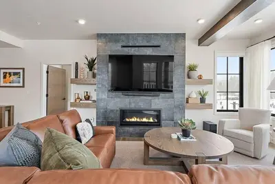 Image de Slopeside Solace | 3b Village Condo