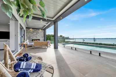 Image de Absolute Waterfront - Silverwoods Luxury Lake House