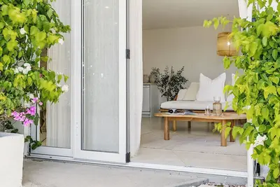 Image de The Yamba Studio - A Hilltop Haven by the Sea