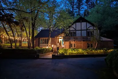 Image de TheManor@Sme: Lake*EstateGrounds*HotTub*Wifi*ResortPool*Secluded