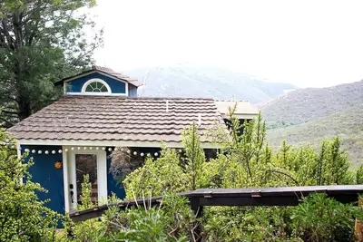 Image de Pet Friendly Charming Cottage with Incredible Views and Hot-tub in Rainbow, California