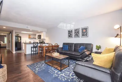 Image de New! Eagles Landing 2br/2ba condo in Auburn w/3 parking passes! Sleeps 7!