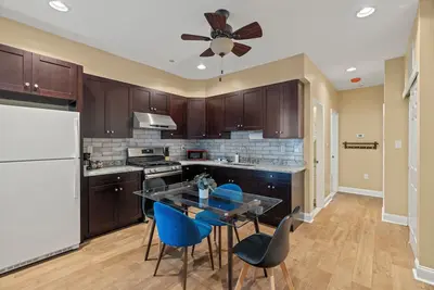 Image de 2-bedroom Chinatown Gem W/ GameRoom + Basketball Court!