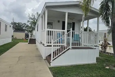 Image de Charming 1-bedroom cottage in delightful Bradenton with fitness room, Ac