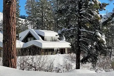 Image de Leavenworth Work-Life Retreat. . Views. . Hot Tub. . Office w/  Fiber & Ensuite