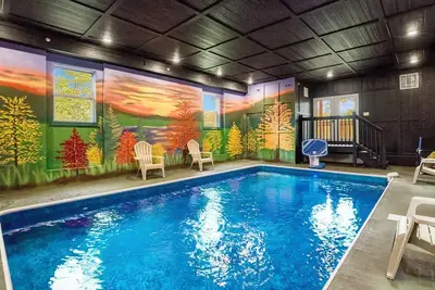 Image de 8 Bedroom Cabin W/ Pool, Hot Tub & Game Room