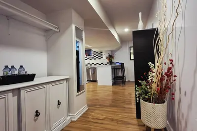 Elite Modern Escape | 2br Close Water Front, Go Train, Ttc & 401