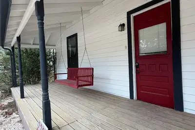 Image de Charming 2-bedroom house in peaceful Buda 1917 • Quick Drive to Austin