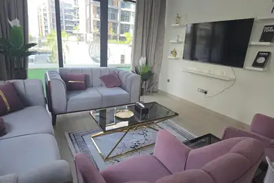 Image de 2-bedroom apartment in superb Dubai with big terrace, gym room. Live luxuriously