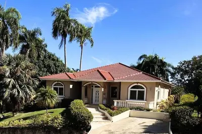 Image de Luxury 3 bedrooms villa inside Hispañola residential