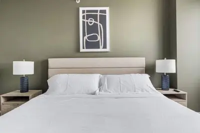 Image de 21st Floor Sky Tower Free Parking/Pool/Gym/Spa