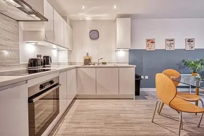 Image de Glasswing Stays | Silversmith's Retreat