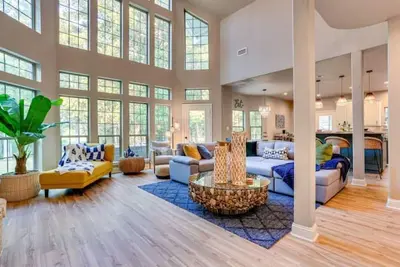 Image de Charming 4-bedroom Lake house in Bonham with Pickleball/ Basketball court.