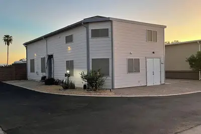 Image de A golf course runs through it! ! \nBeautiful 2 bed 2. 5 bath\n Happy Trails Resort